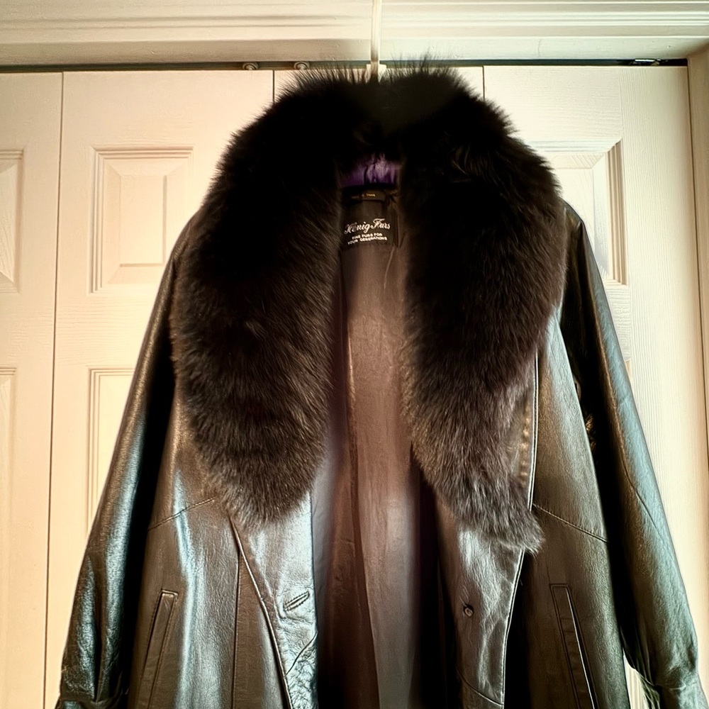 EUC BLACK LEATHER FOX FUR LONG COAT, STORAGE BAG; REMOVABLE COLLAR, Henig!